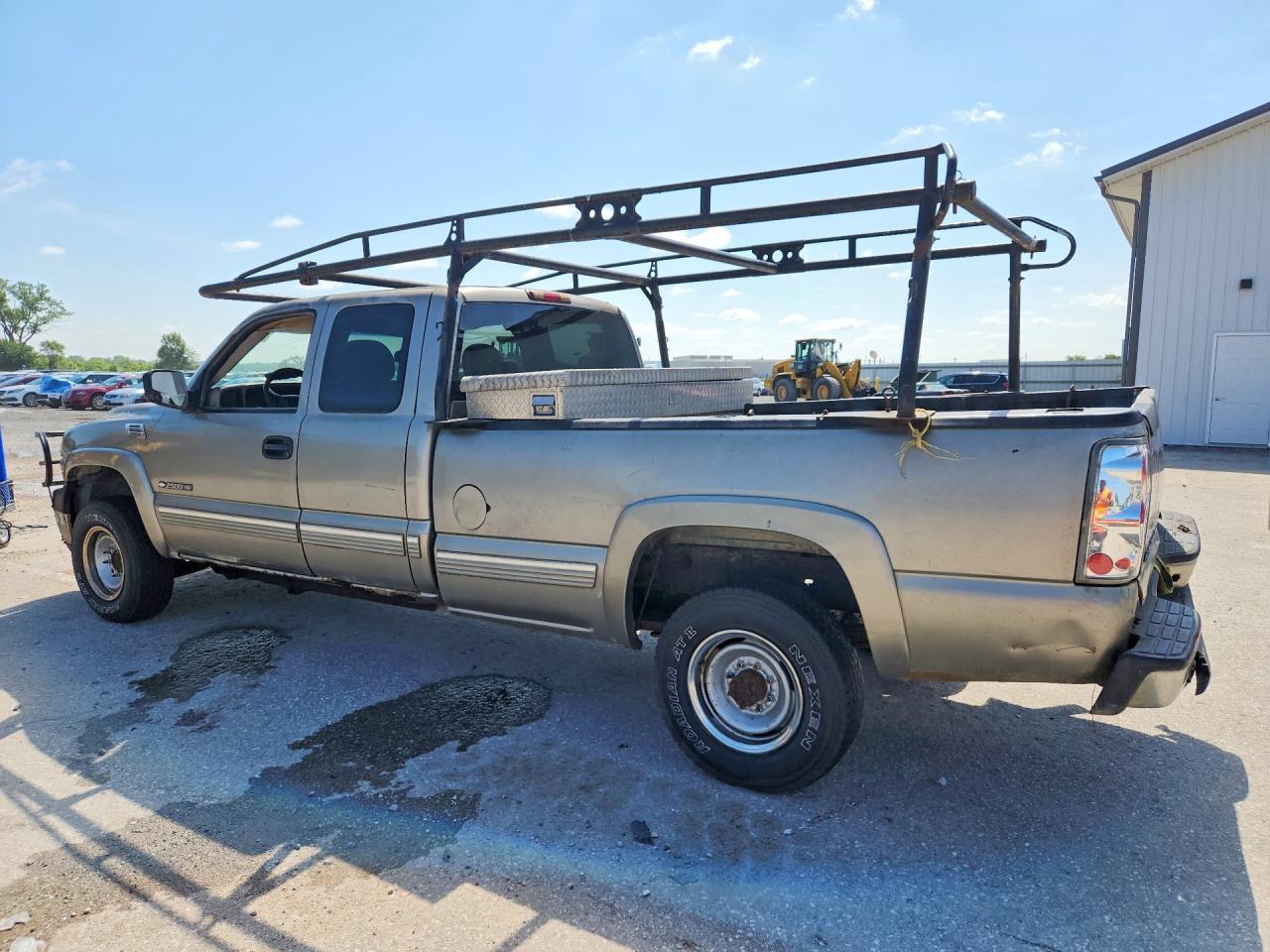 2001 Chevrolet Silverado C2500 Heavy Duty - Image 2