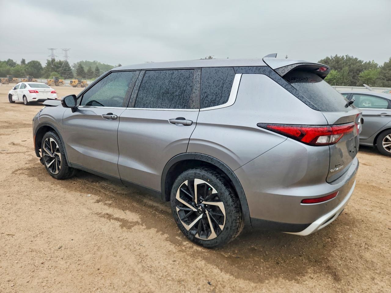 2022 Mitsubishi Outlander Se - Фото 2