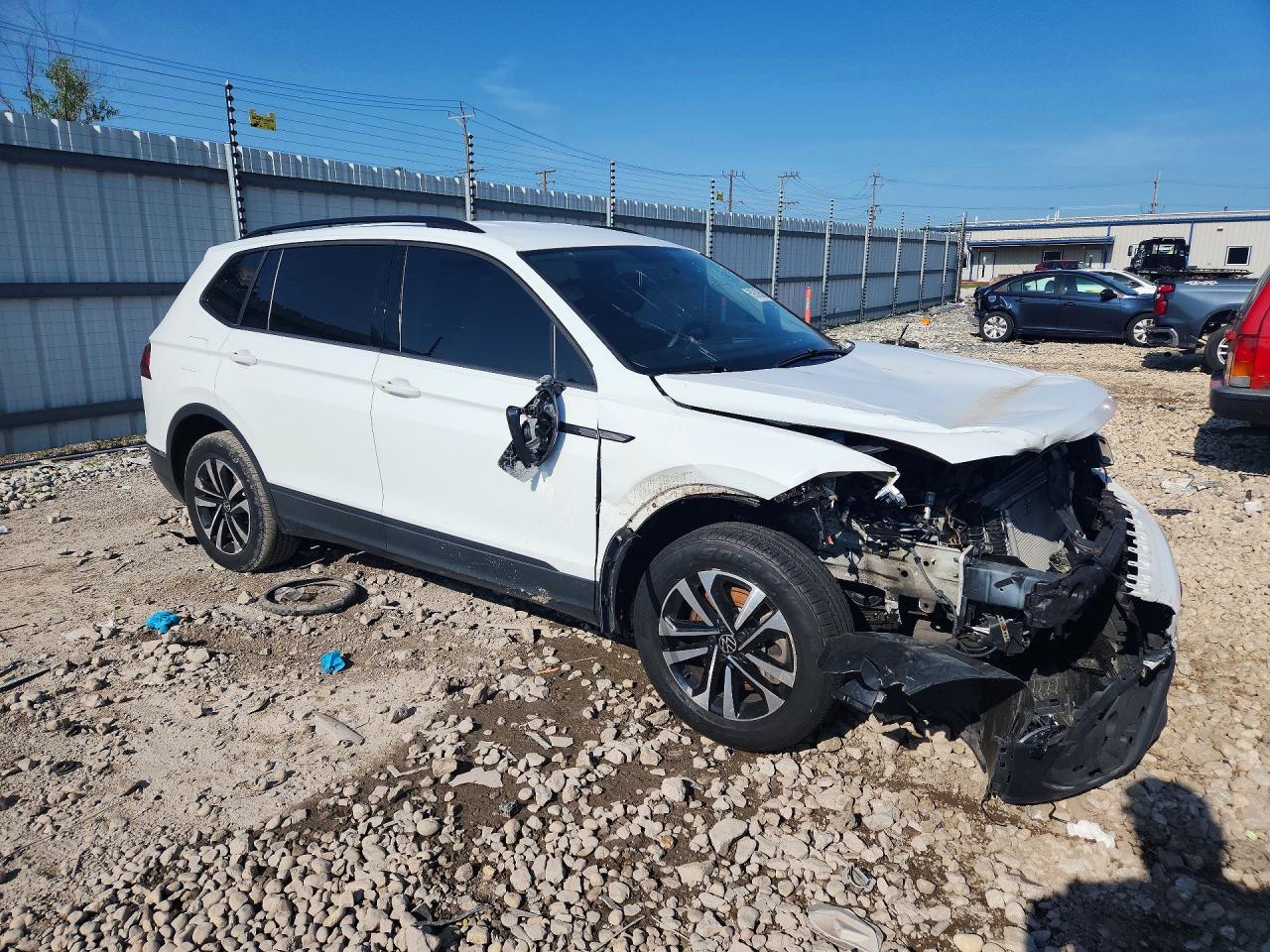 2022 Volkswagen Tiguan S - Фото 4