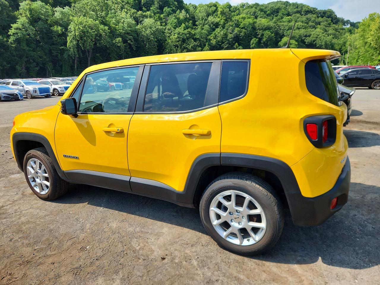 2023 Jeep Renegade Latitude - Image 2