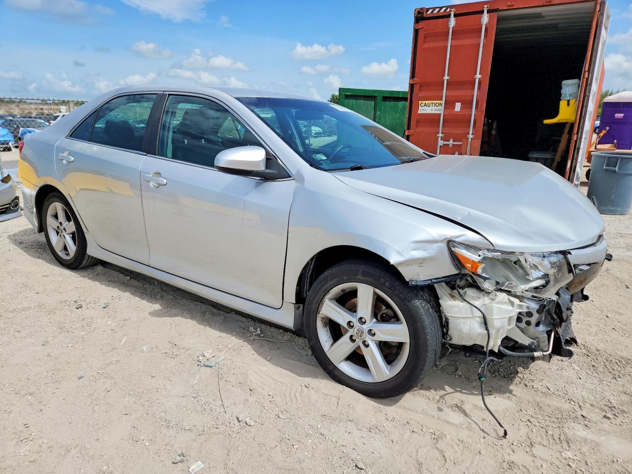 2014 Toyota Camry Se - Image 4