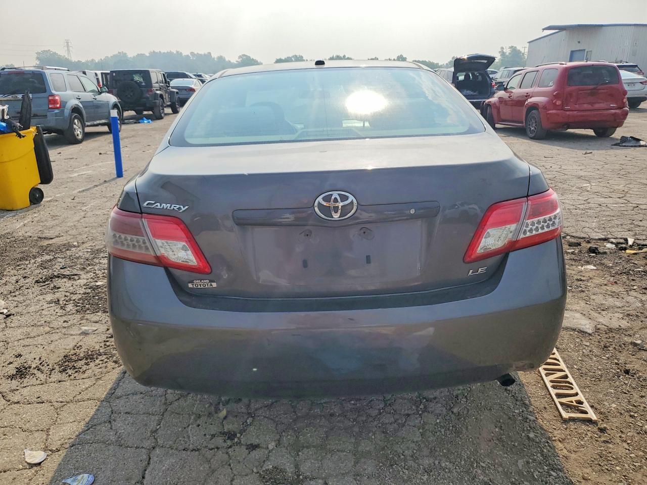 2010 Toyota Camry Le - Фото 6