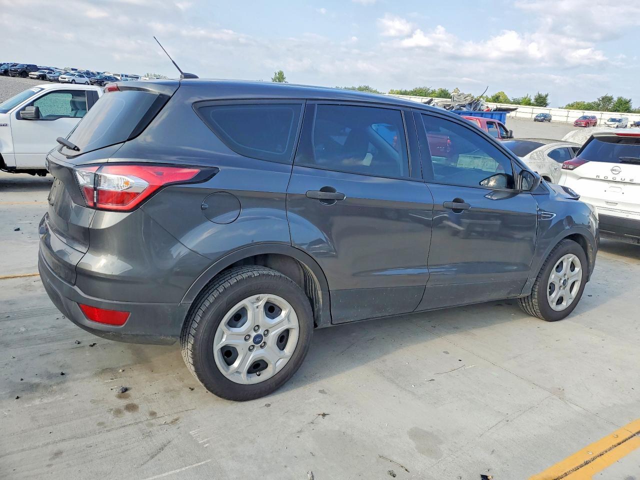 2018 Ford Escape S - Фото 3