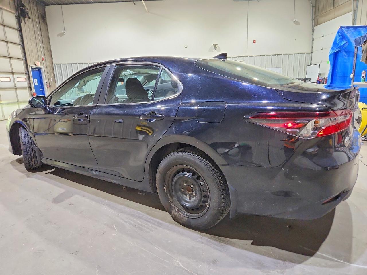 2023 Toyota Camry Le - Фото 2
