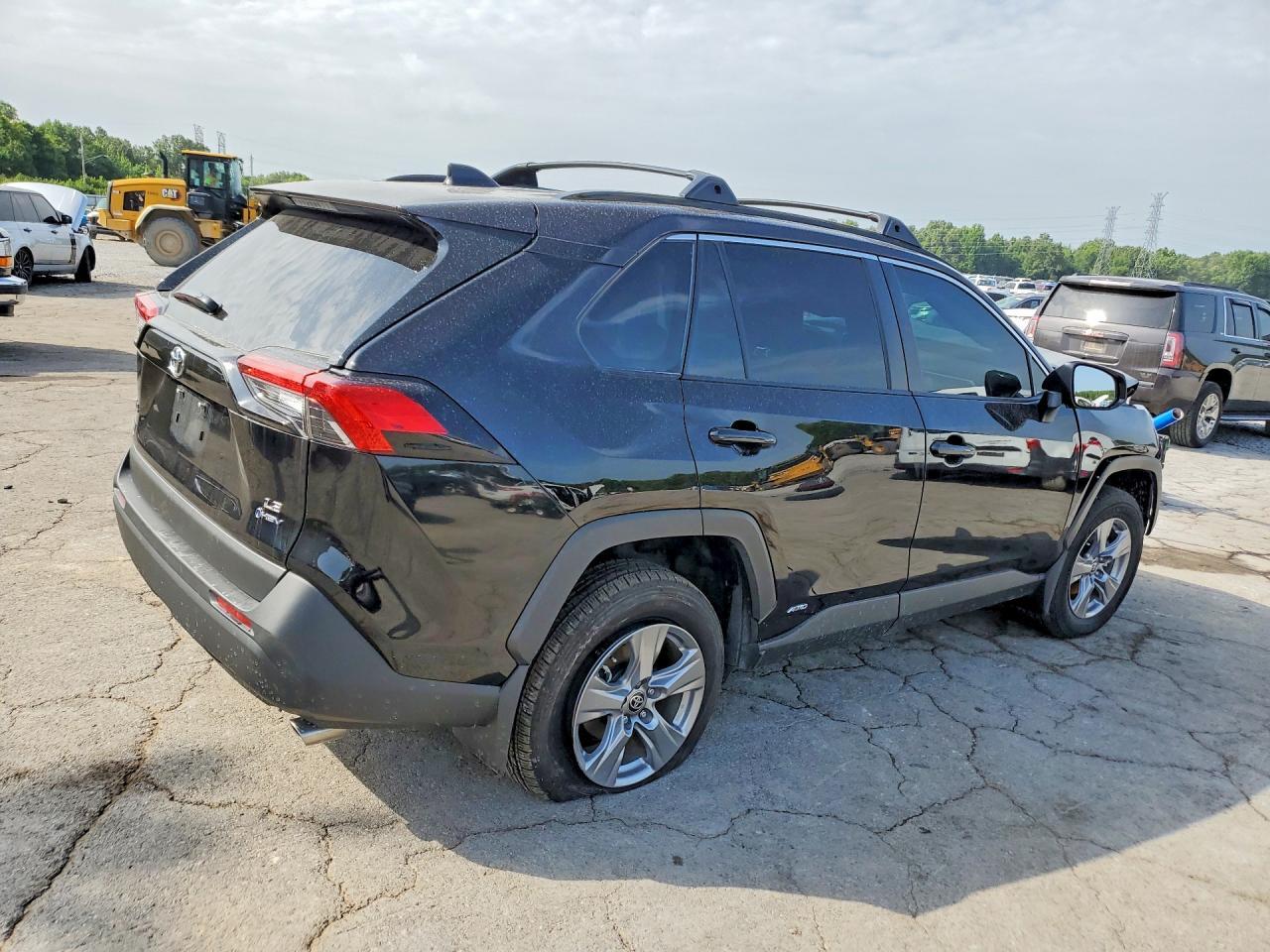 2025 Toyota Rav4 Le - Image 3