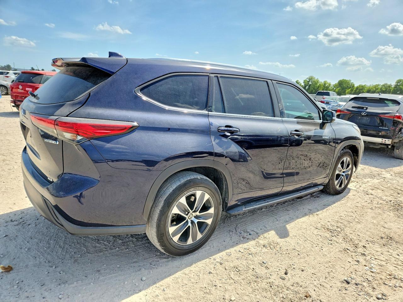 2020 Toyota Highlander Hybrid Xle - Image 3