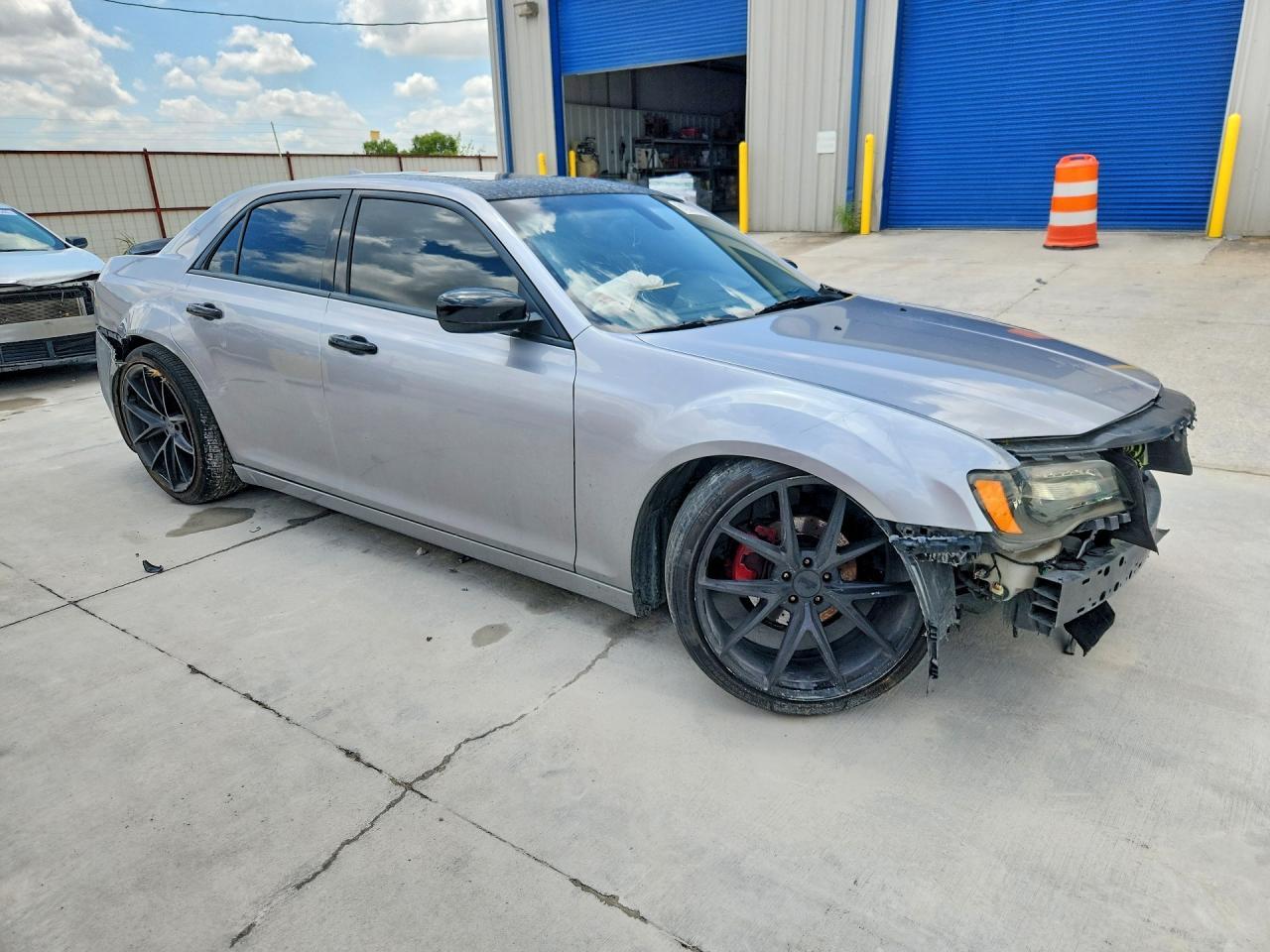 2016 Chrysler 300 Limited - Фото 4
