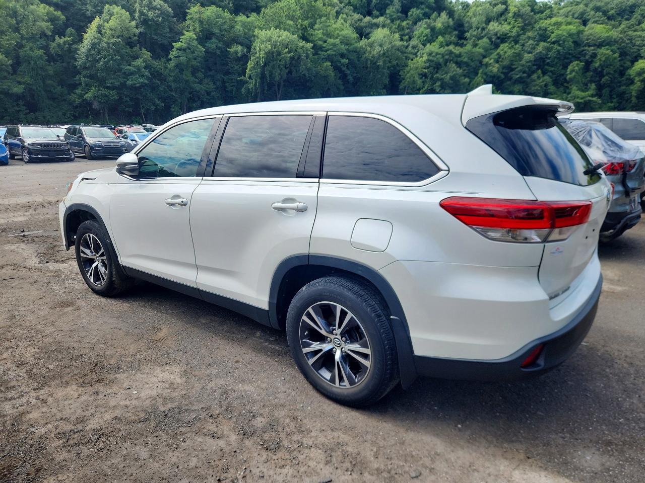 2019 Toyota Highlander Le Plus - Фото 2