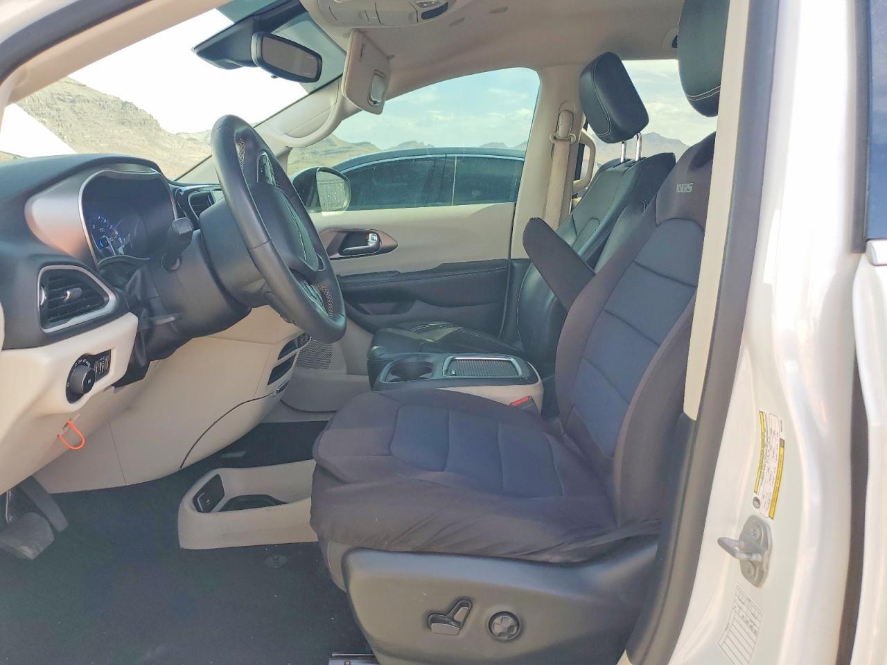 2023 Chrysler Pacifica Touring L - Image 7