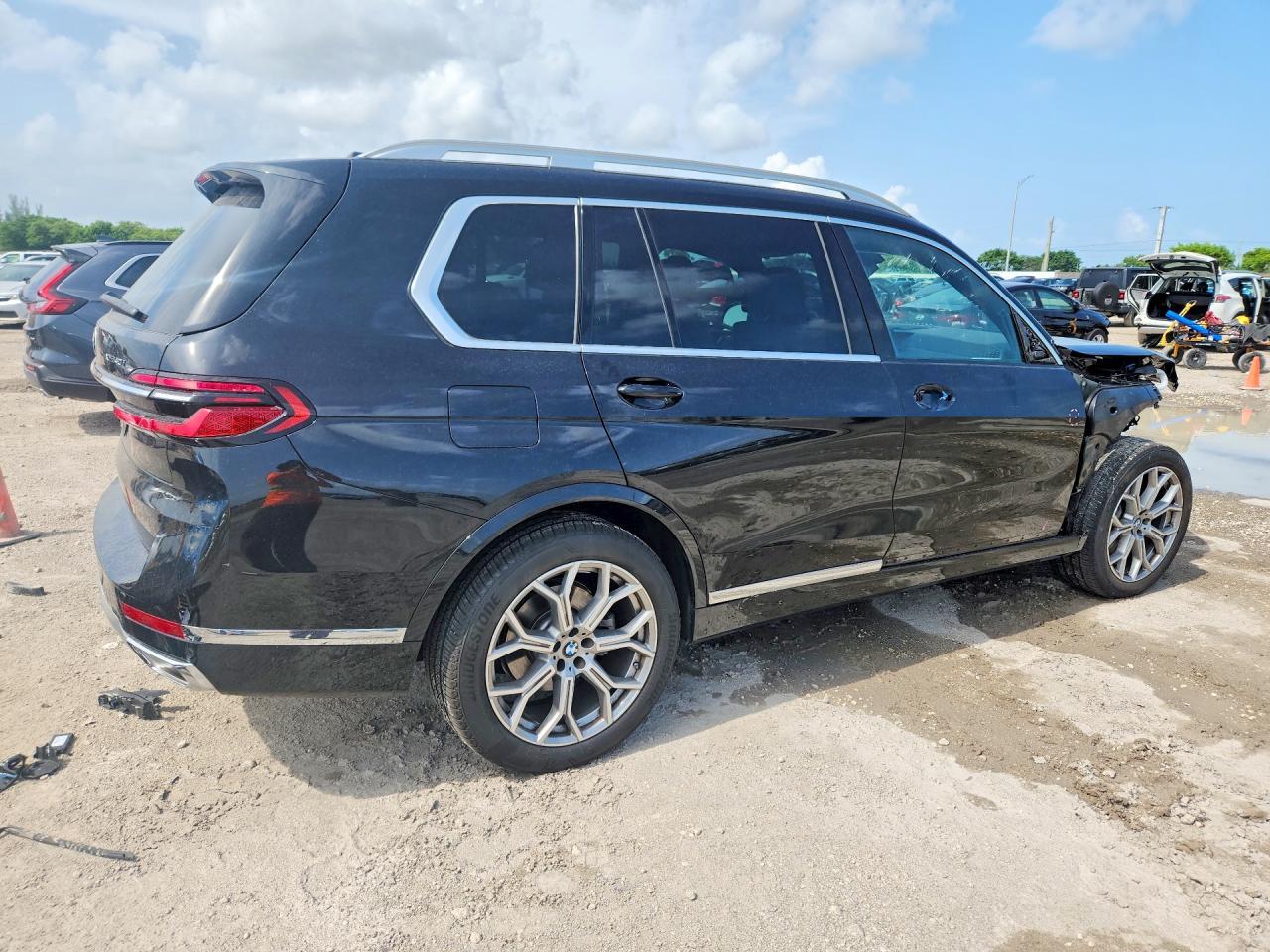 2025 BMW X7 xDrive40I - Фото 3