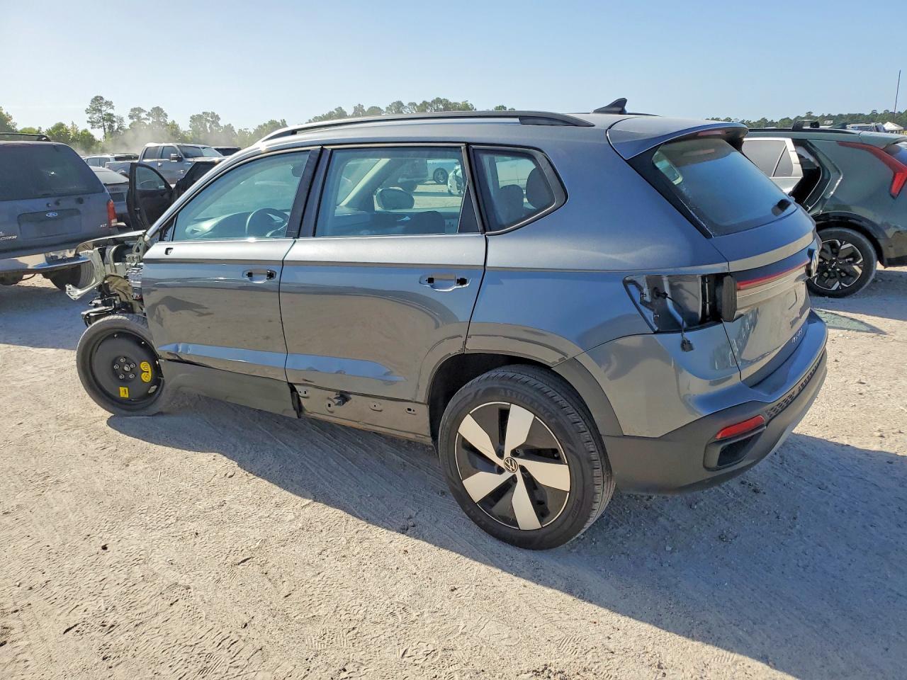 2025 Volkswagen Taos S - Фото 2