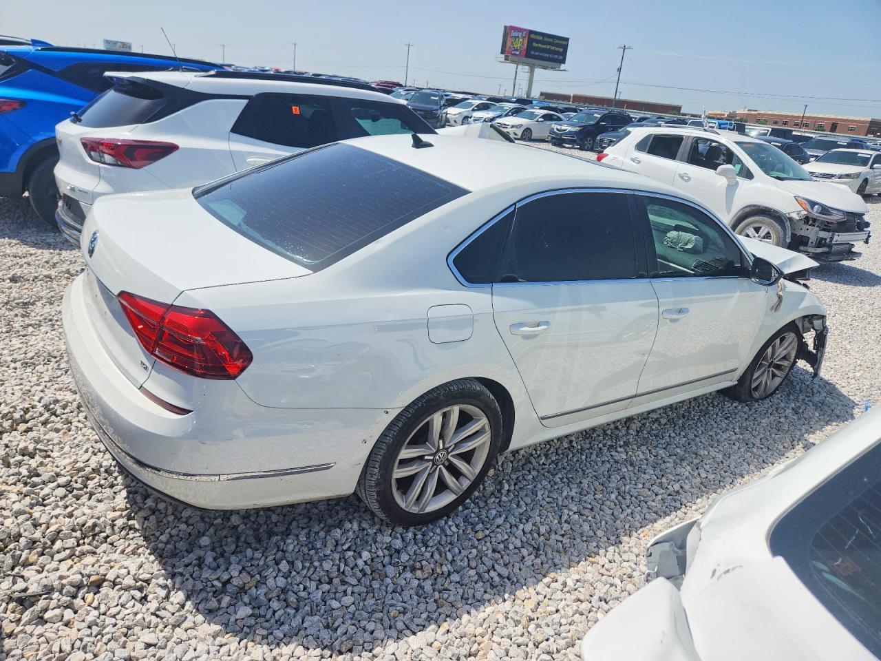2016 Volkswagen Passat Sel - Фото 3