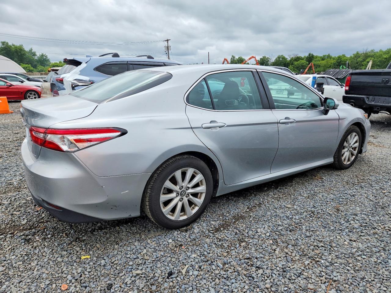 2018 Toyota Camry Le - Фото 3