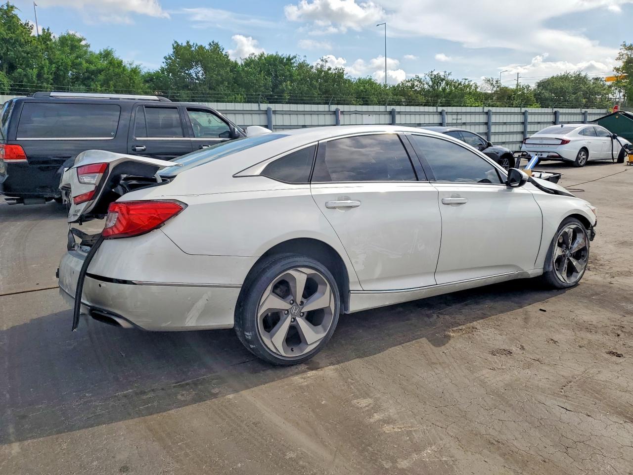 2018 Honda Accord Touring - Фото 3