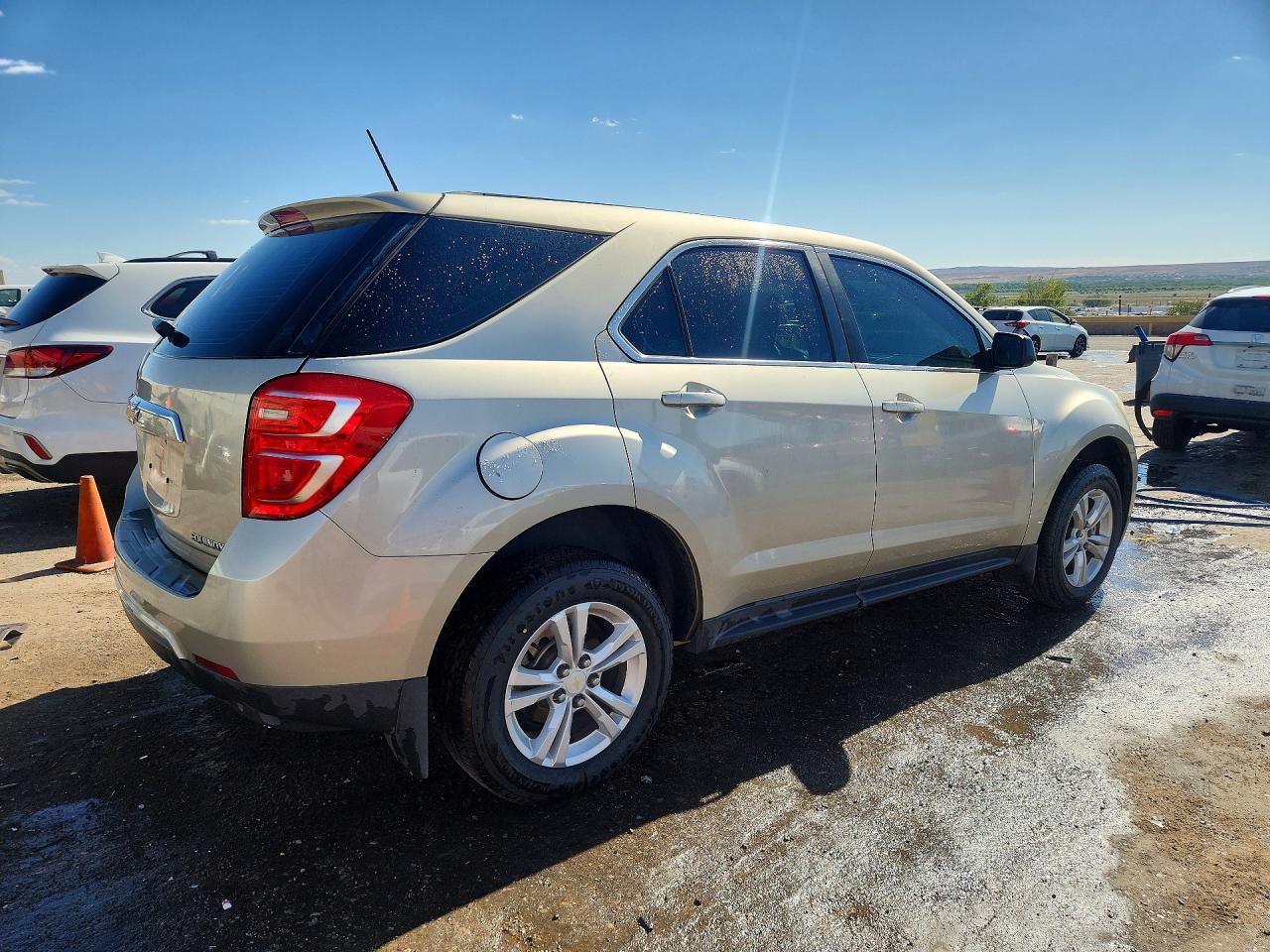 2016 Chevrolet Equinox Ls - Image 3