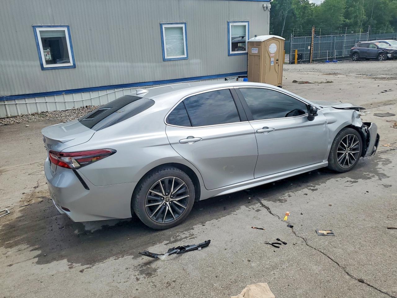 2021 Toyota Camry Se - Image 3