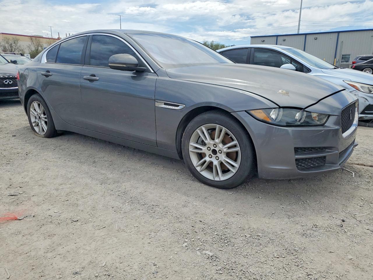 2017 Jaguar Xe Premium - Image 4