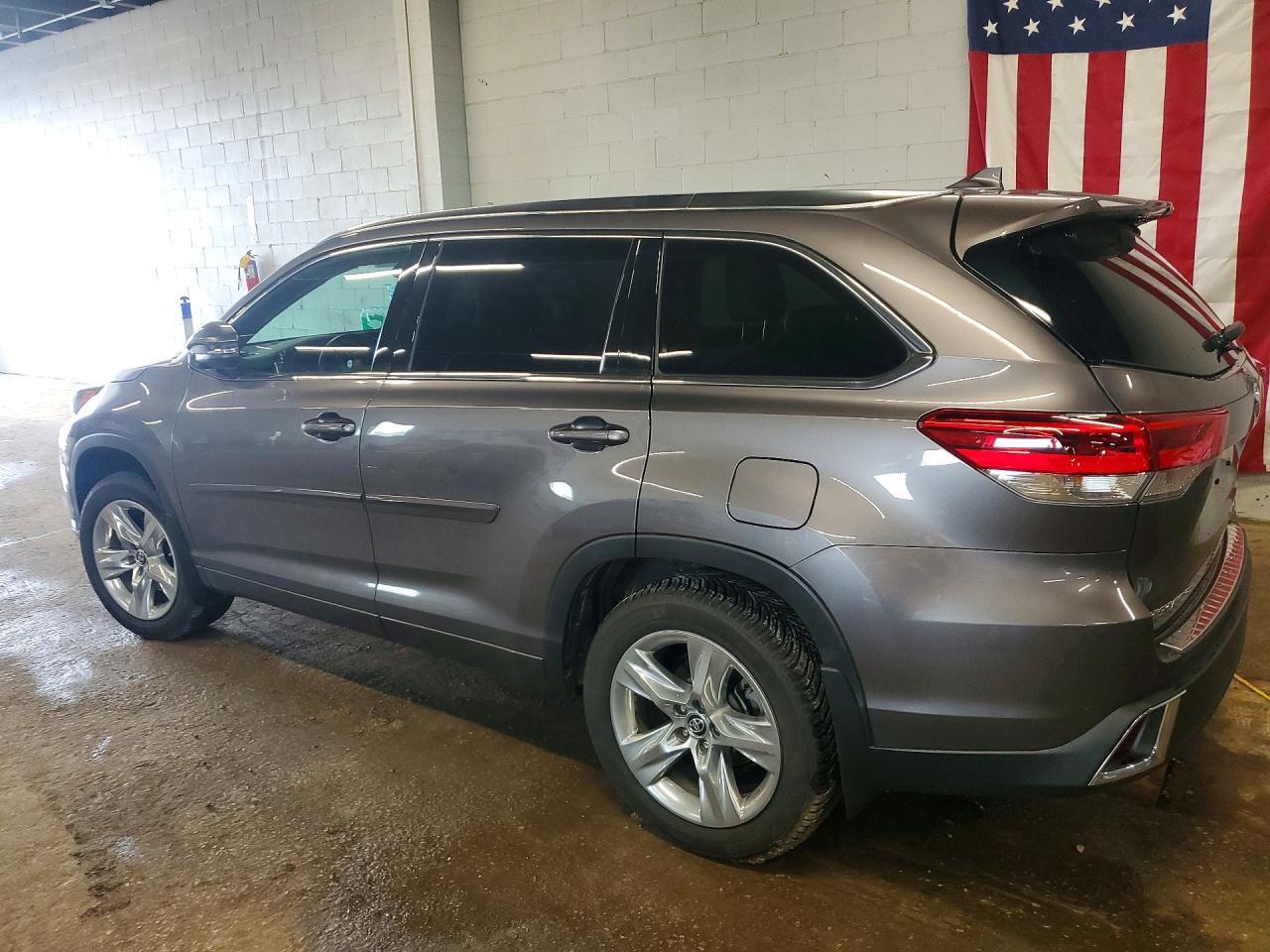 2019 Toyota Highlander Limited - Image 2