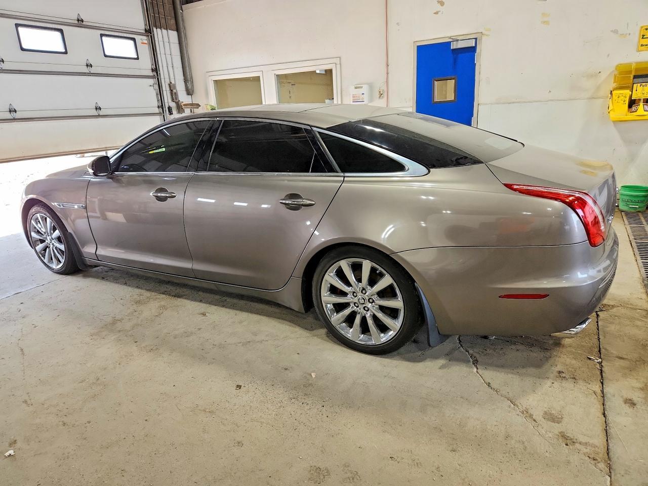 2011 Jaguar Xjl - Фото 2