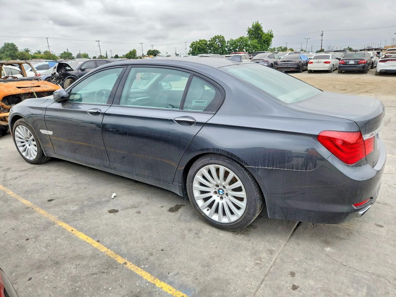 2012 BMW 750 Li - Фото 2