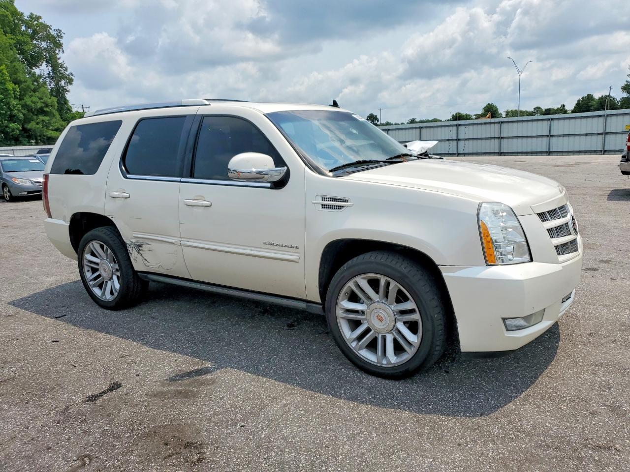 2013 Cadillac Escalade Premium - Image 4