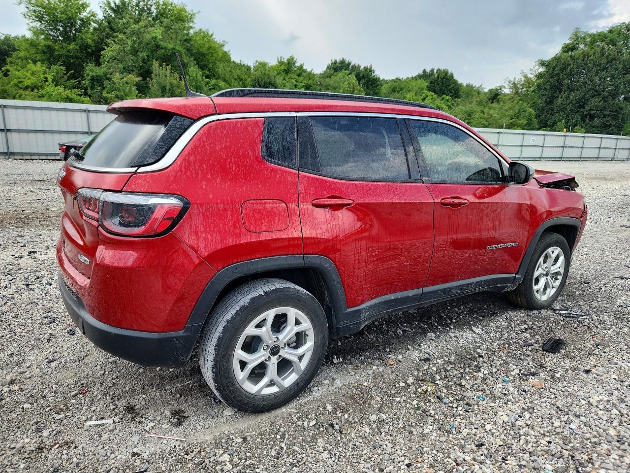 2025 Jeep Compass Latitude - Фото 3