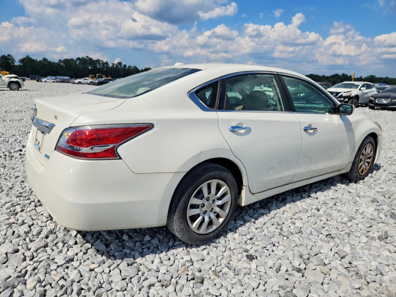 2014 Nissan Altima 2.5 S - Фото 3