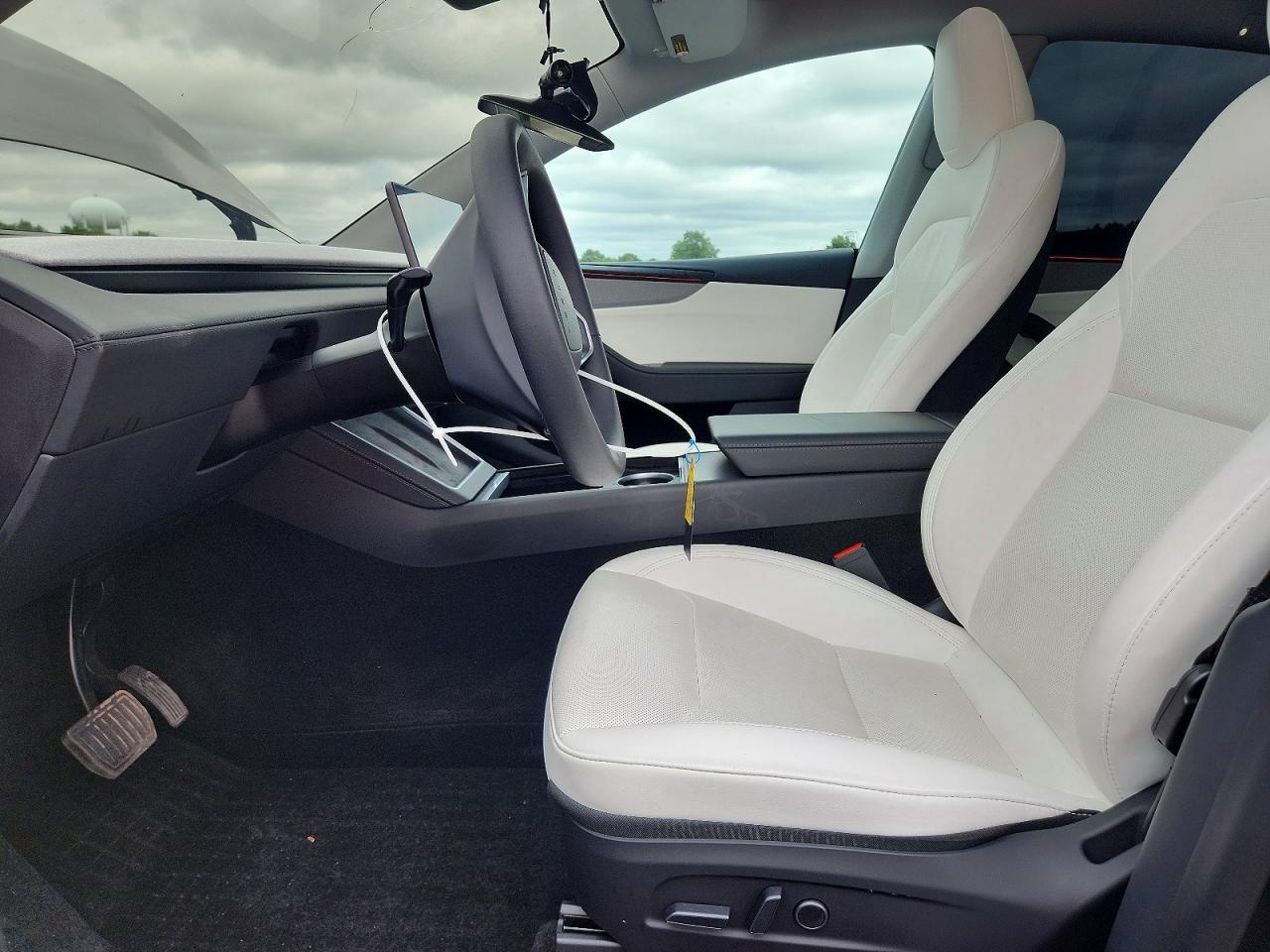 2026 Tesla Model Y - Фото 7