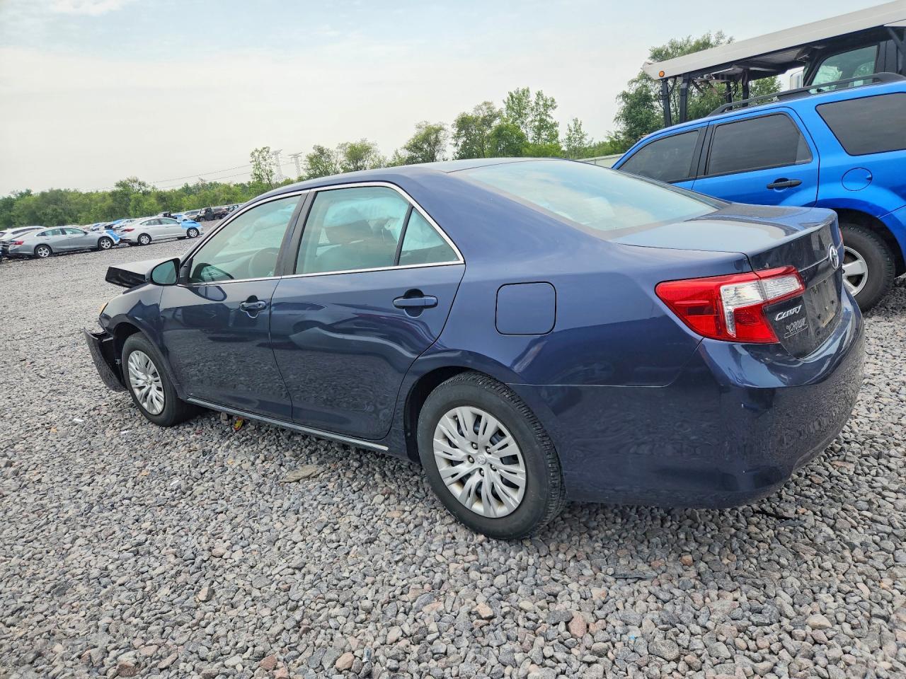 2014 Toyota Camry Le - Фото 2