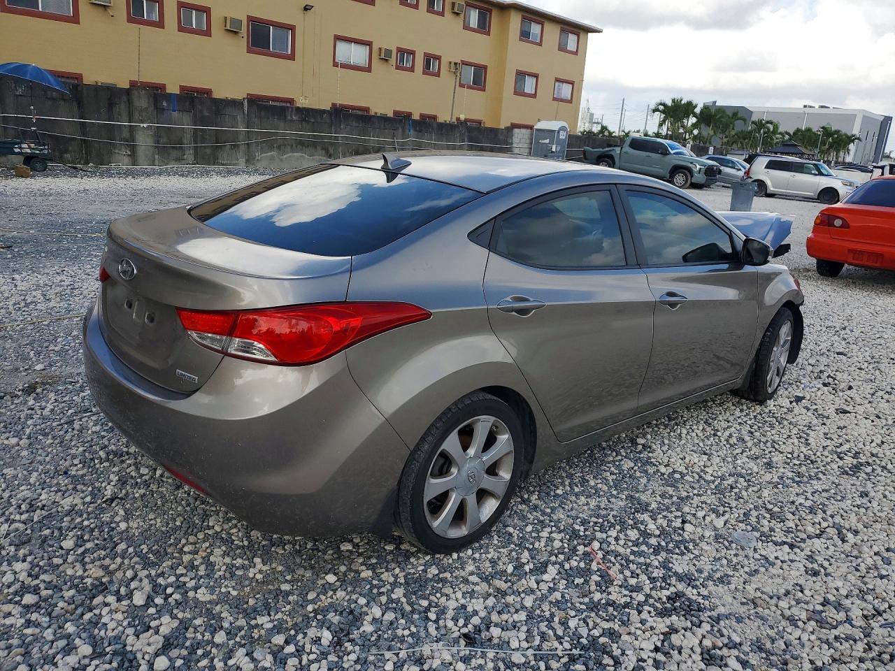 2013 Hyundai Elantra Limited - Фото 3