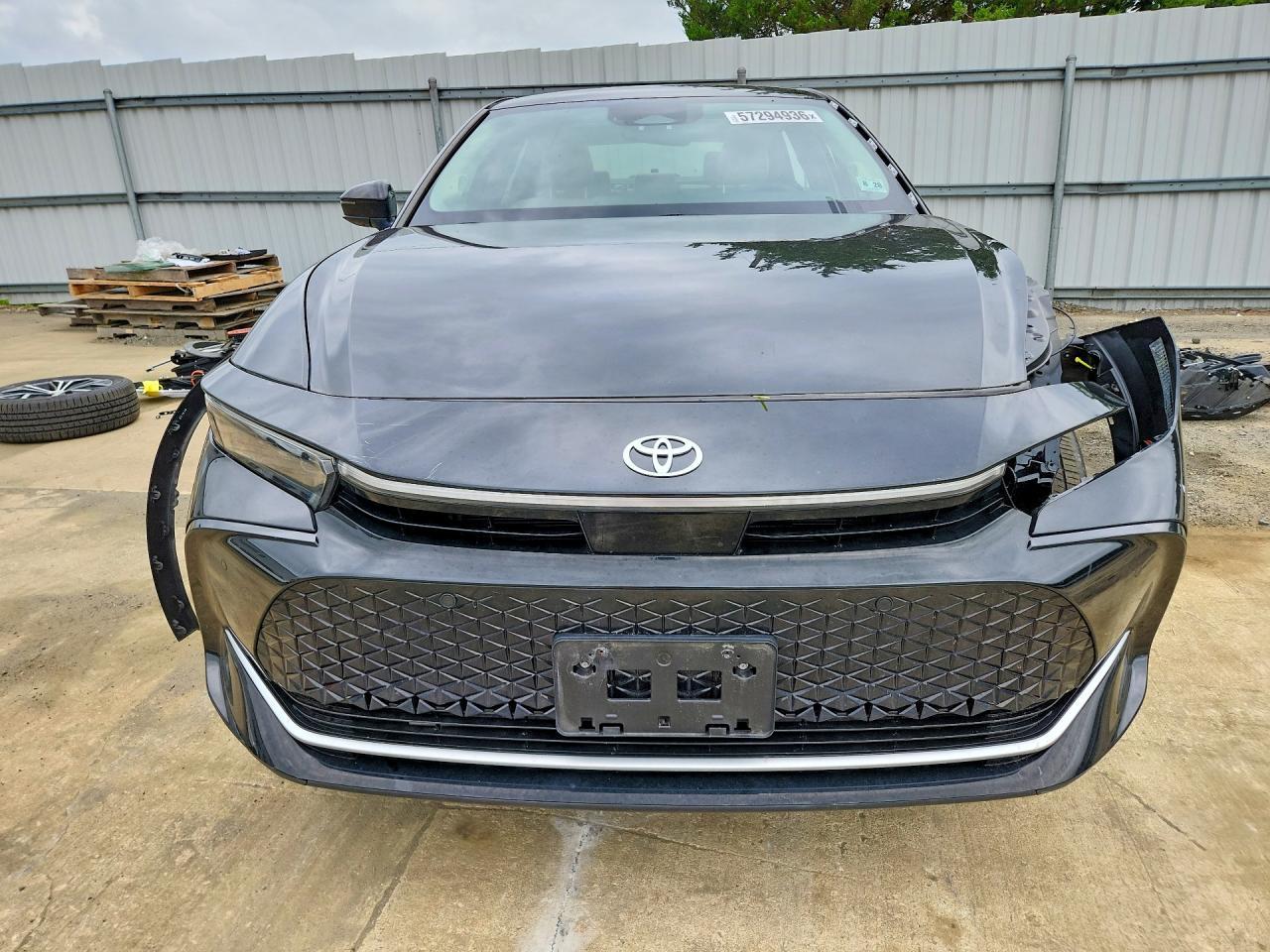 2023 Toyota Crown Limited - Image 5