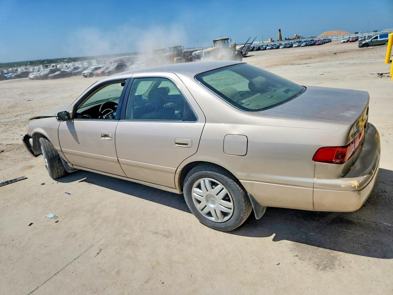 2001 Toyota Camry Ce - Фото 2