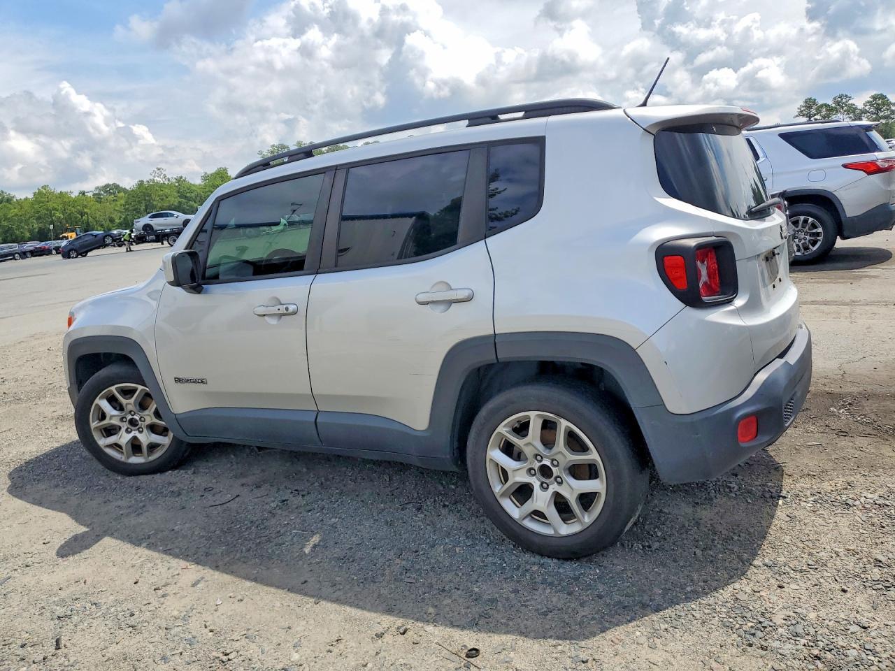 2017 Jeep Renegade Latitude - Фото 2