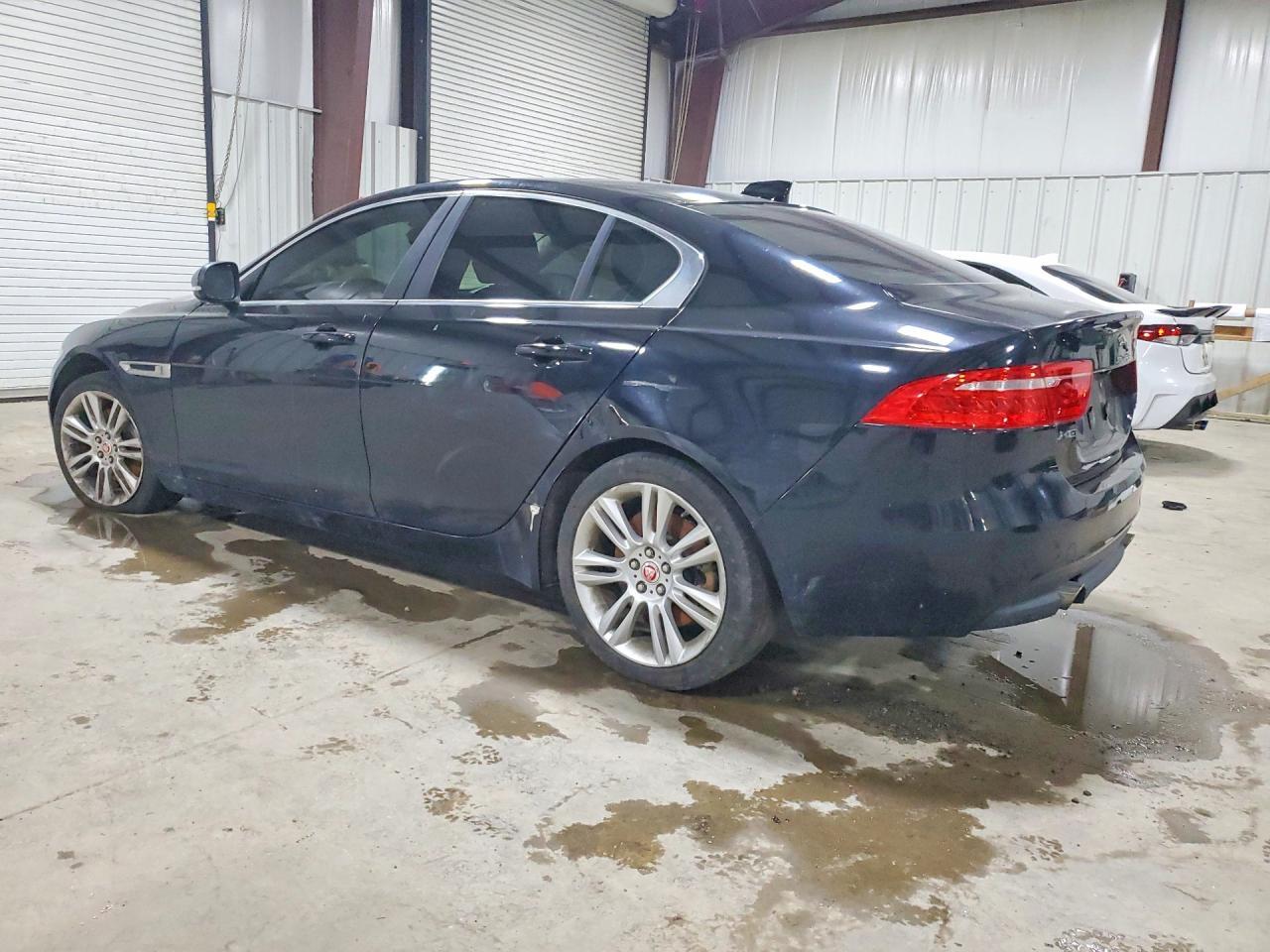 2019 Jaguar Xe - Фото 2