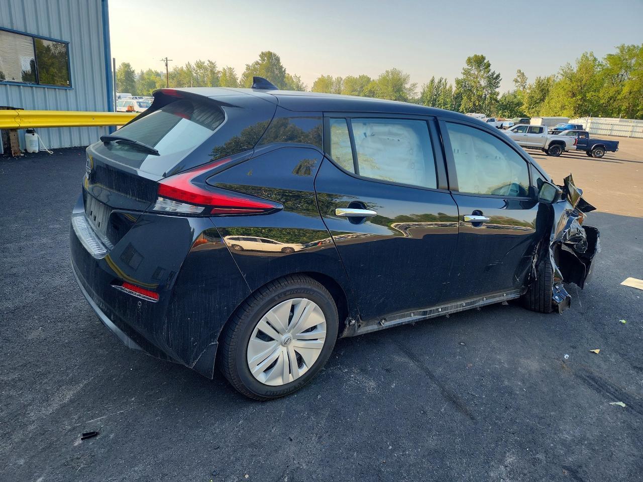 2025 Nissan Leaf S - Image 3