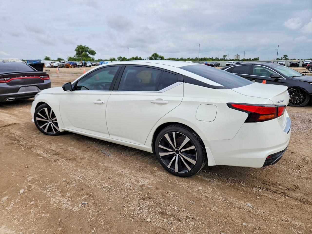2019 Nissan Altima Sr - Image 2