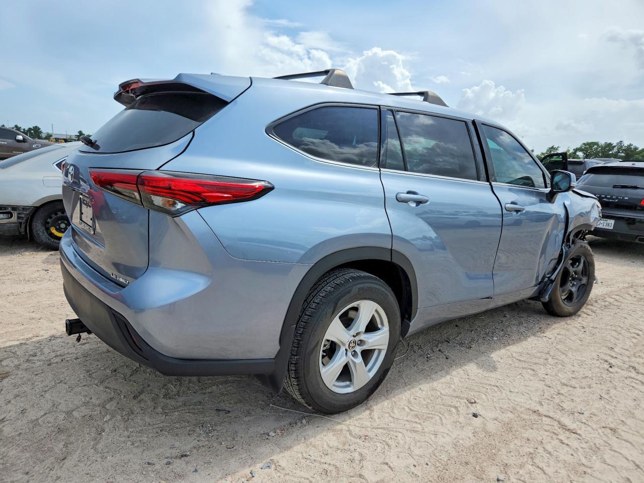 2020 Toyota Highlander L - Фото 3