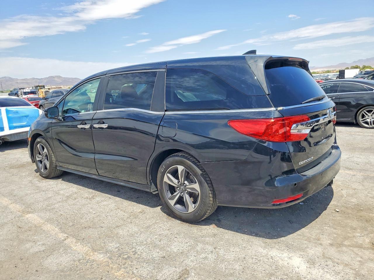2018 Honda Odyssey Touring - Фото 2