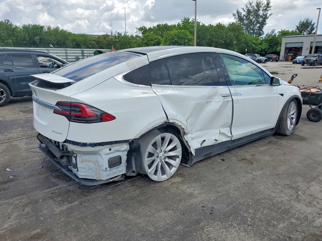 2021 Tesla Model X - Image 3