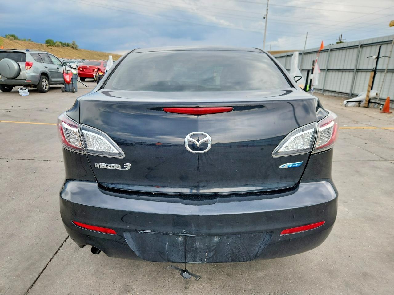 2013 Mazda 3 I - Image 6