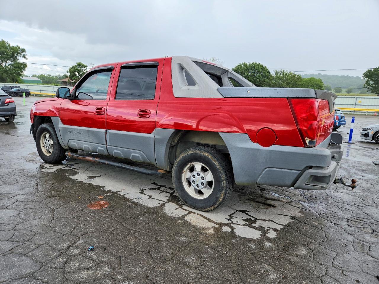 2002 Chevrolet Avalanche C1500 - Image 2