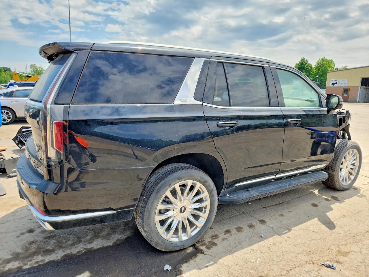 2022 Cadillac Escalade Premium Luxury - Image 3