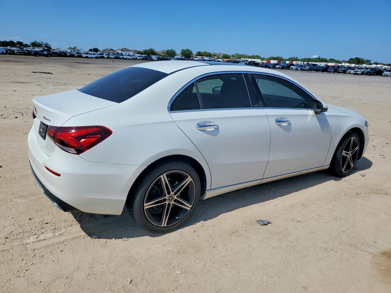 2022 Mercedes-Benz A 220 - Фото 3