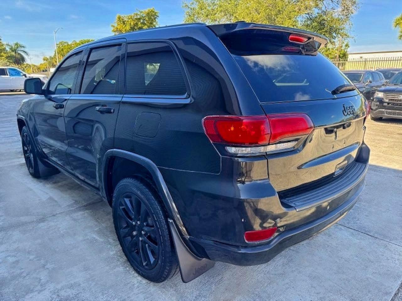 2021 Jeep Grand Cherokee Laredo - Image 2