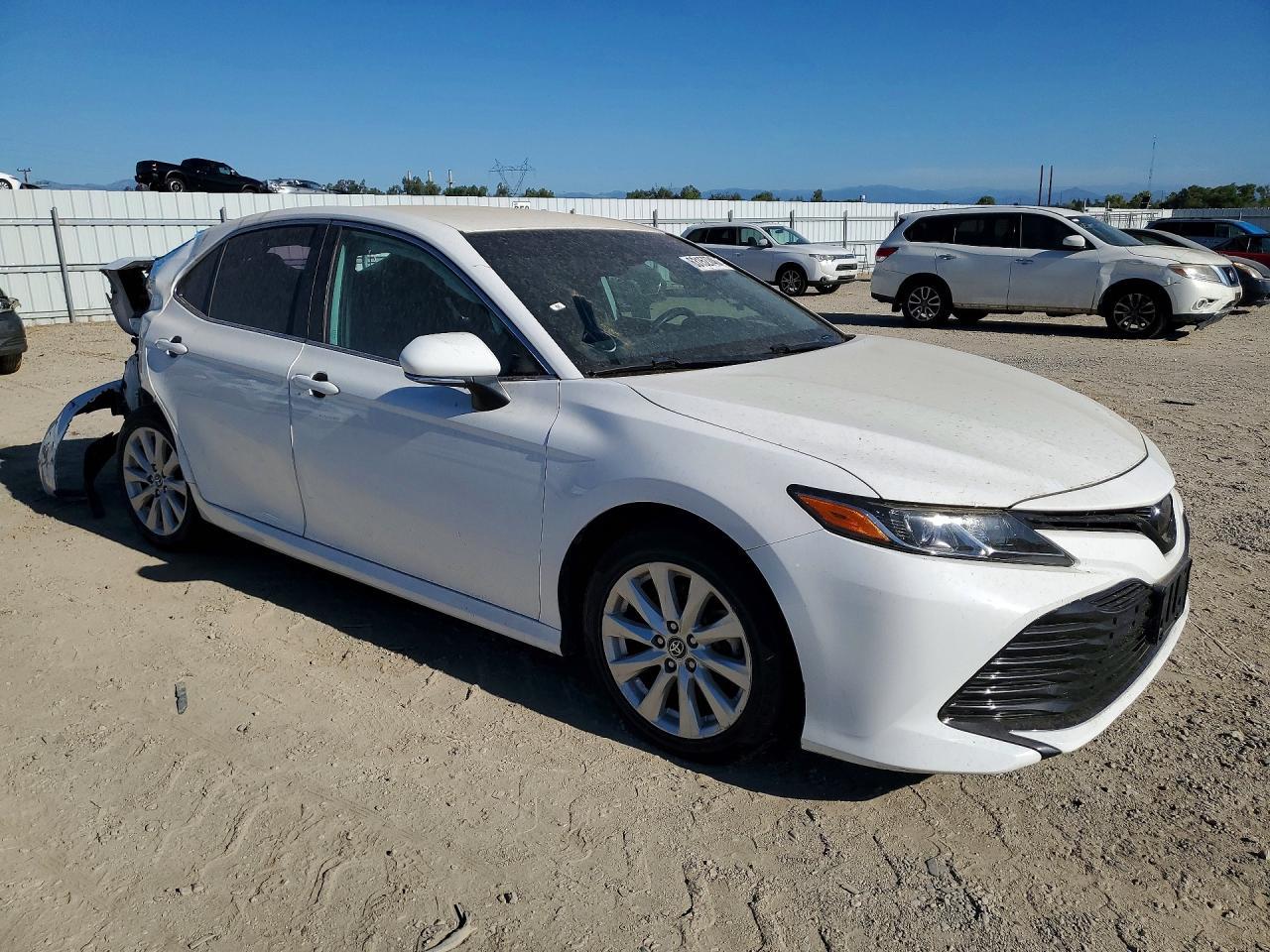 2020 Toyota Camry Le - Фото 4
