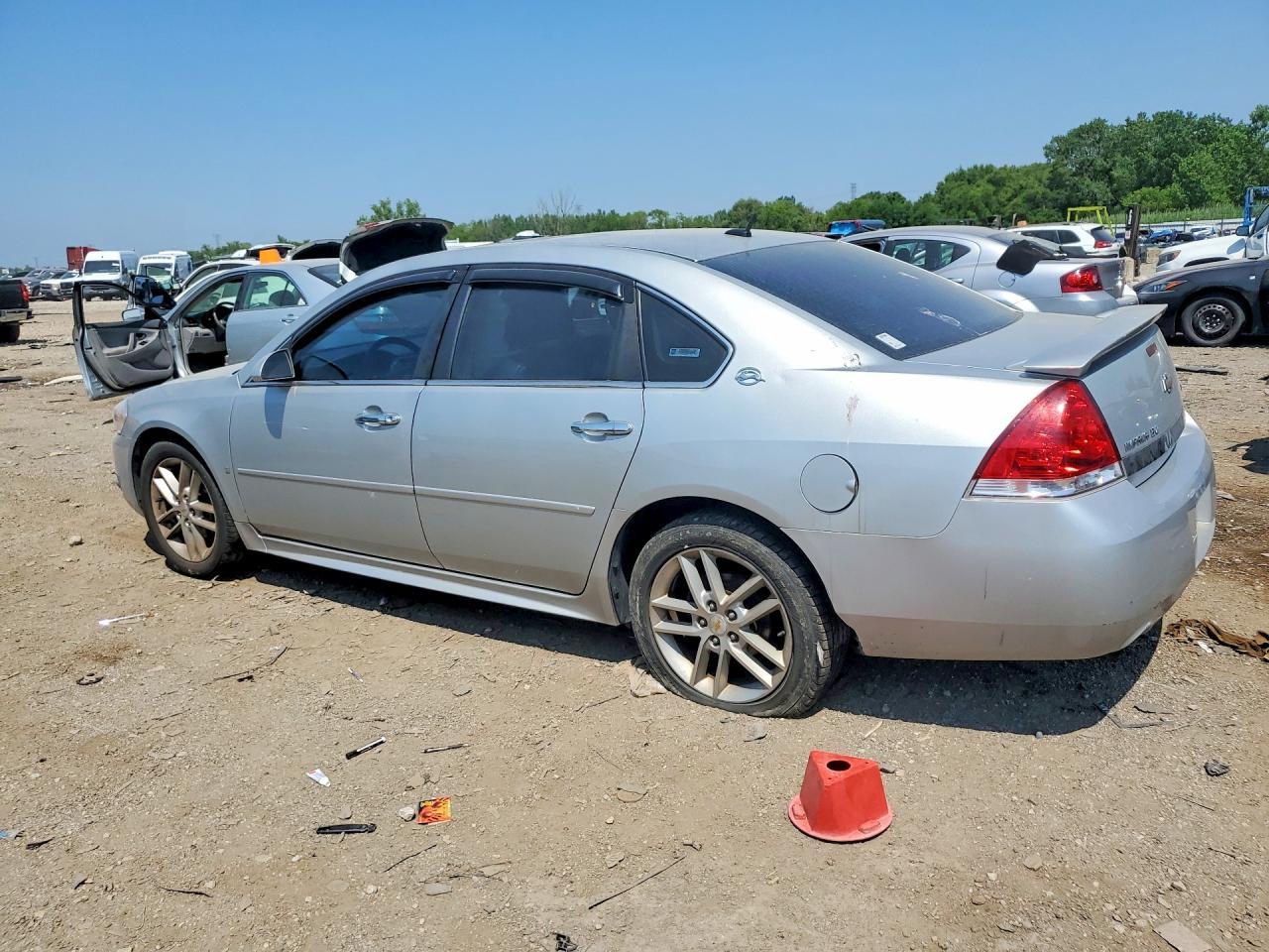2009 Chevrolet Impala Ltz - Image 2