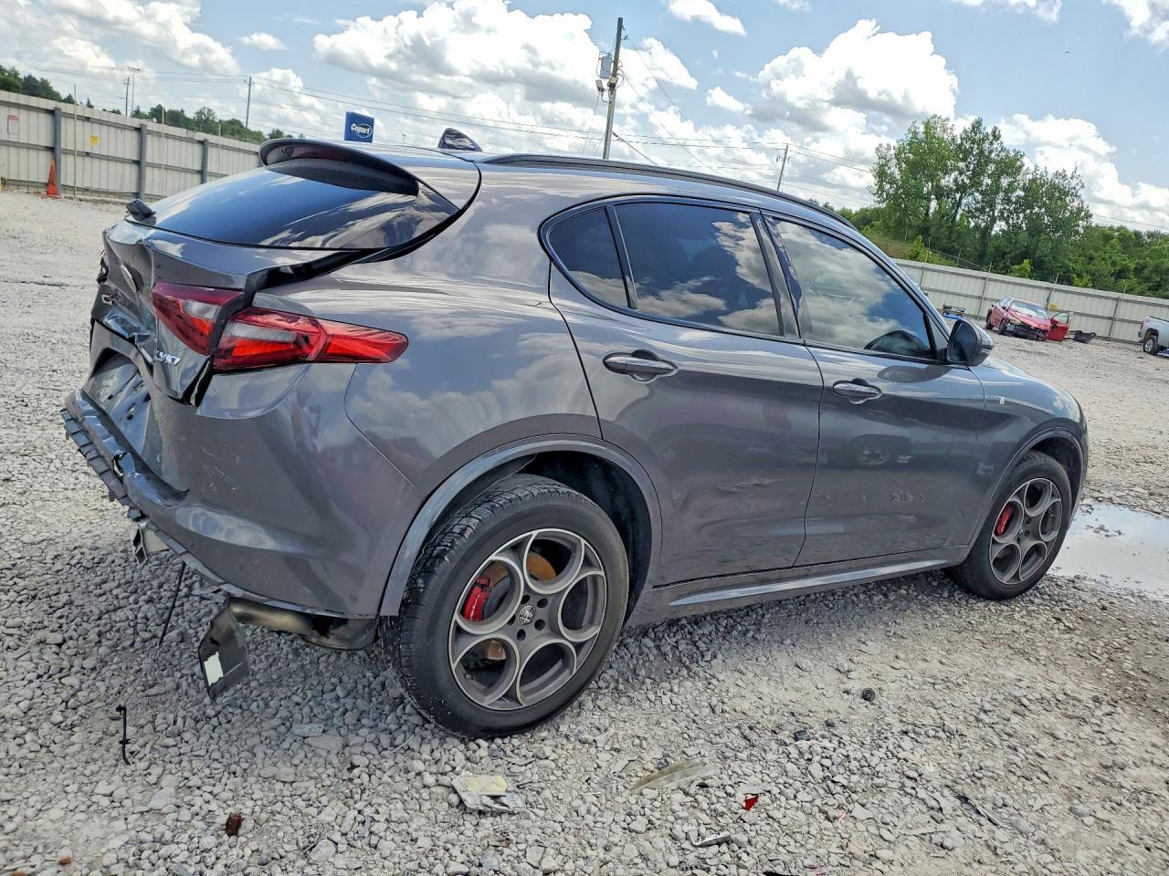 2022 Alfa Romeo Stelvio Ti - Image 3