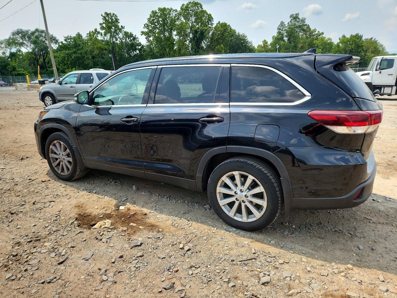 2019 Toyota Highlander Se - Фото 2