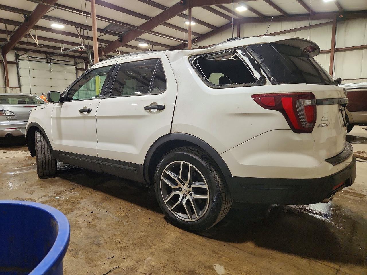 2018 Ford Explorer Sport - Image 2