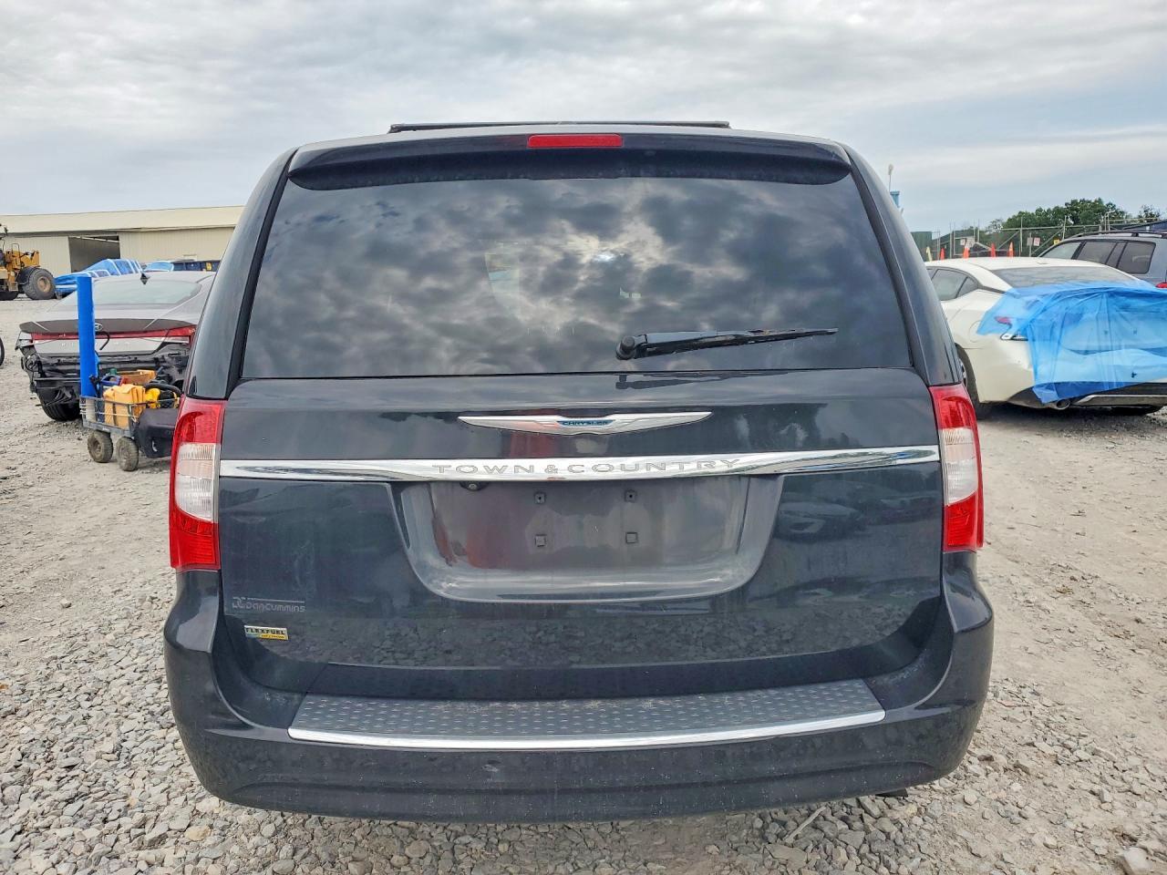 2015 Chrysler Town & Country Touring - Фото 6